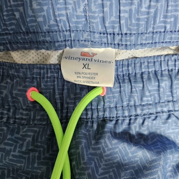 Vinyard Vines Board Shorts NWOT Men's size XL - Picture 2 of 3